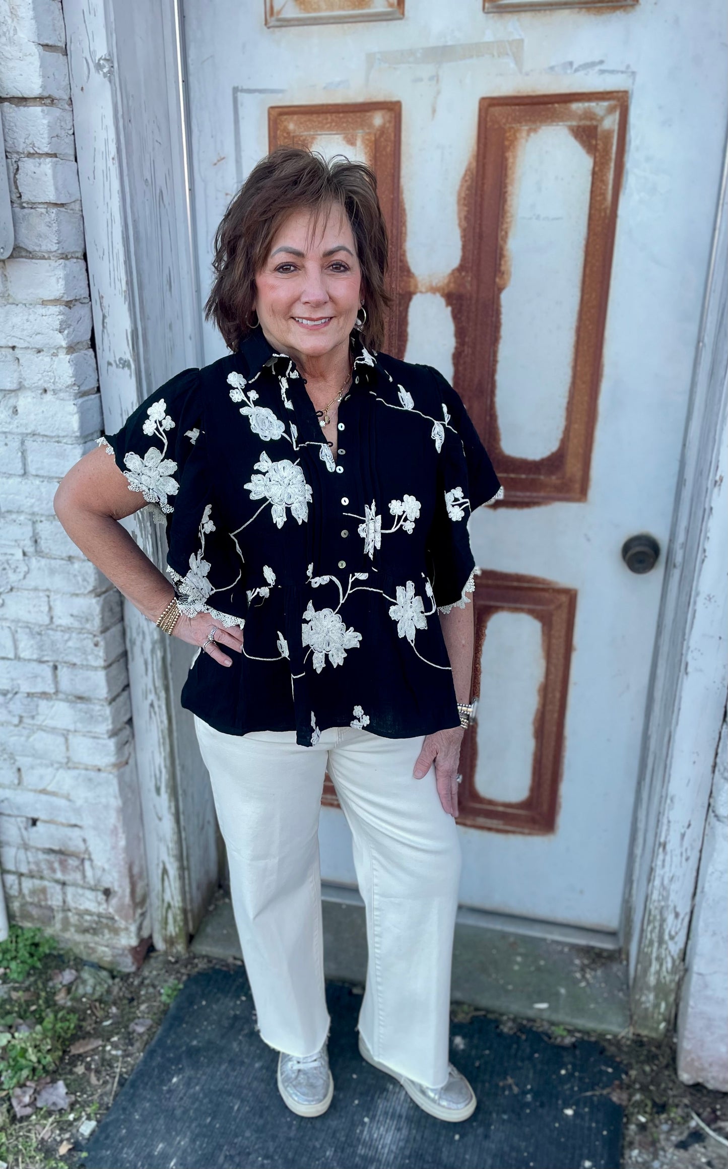 Chica Bonita Embroidered Blouse